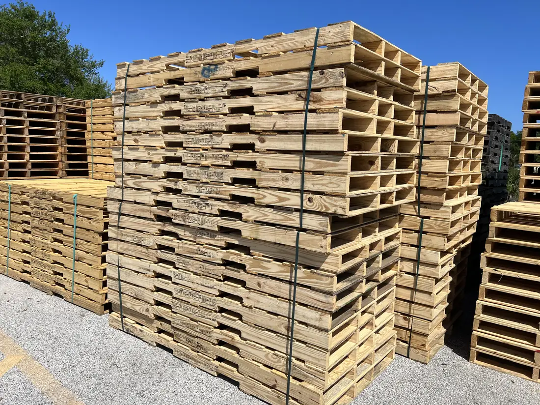 New 48x40 GMA pallets in stock at Florida Pallet Supply showing 7 top deck boards and stringer construction