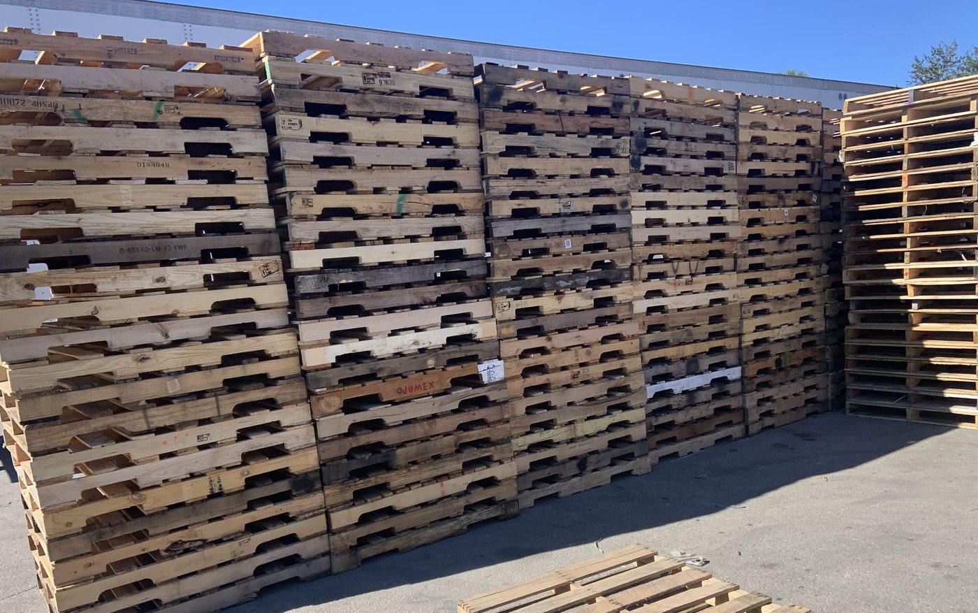 Mixed grade recycled pallet inventory stored at Florida warehouse yard