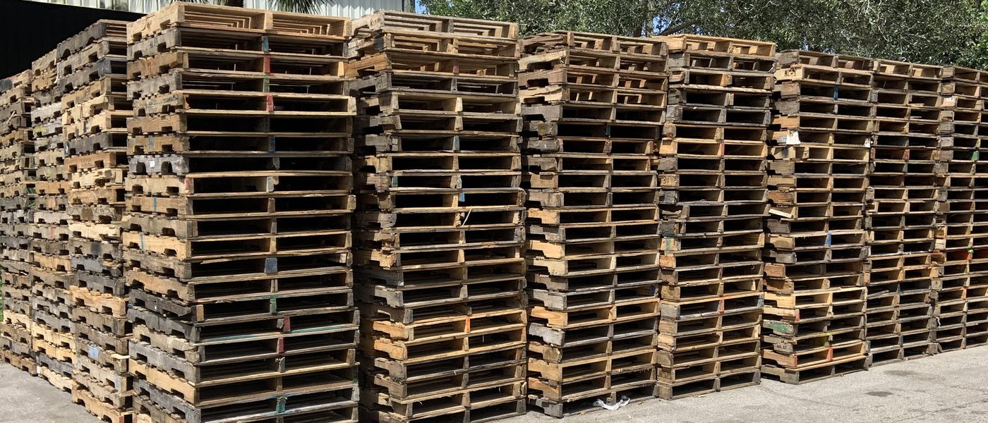 Large outdoor yard with hundreds of recycled GMA pallets in stock Florida